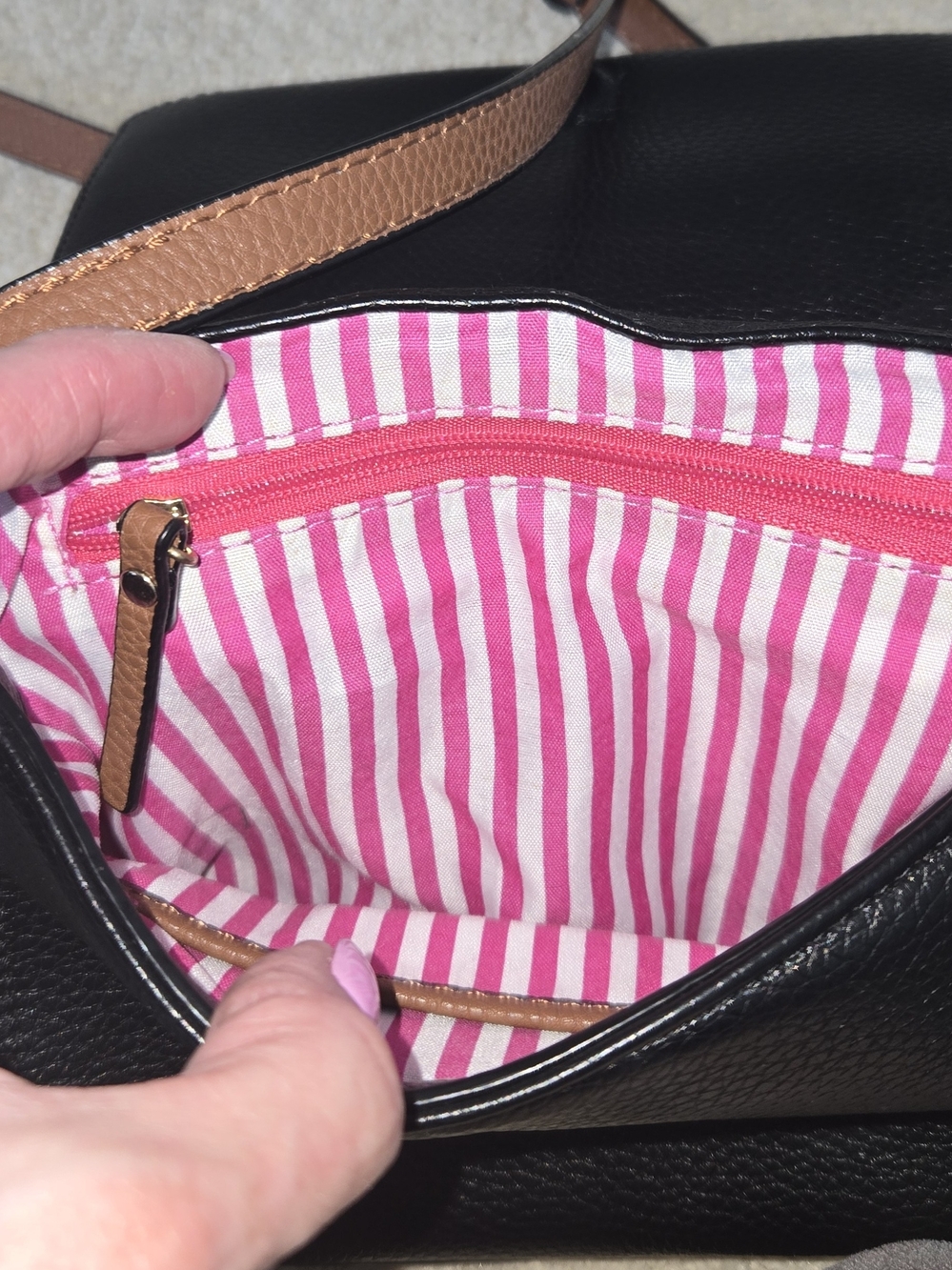 New 3- Tone Hot Pink and Black Leather Purse with Gold Hardware Shoulder Strap - Picture 5 of 8